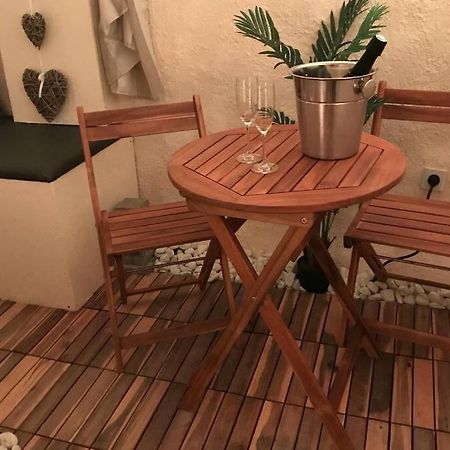 Les Secrets d'Alcôve, nuitées Romantiques avec SPA Aix-en-Provence Esterno foto