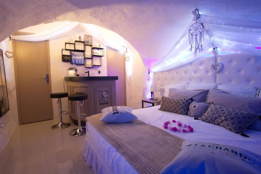 Les Secrets d'Alcôve, nuitées Romantiques avec SPA Aix-en-Provence Esterno foto