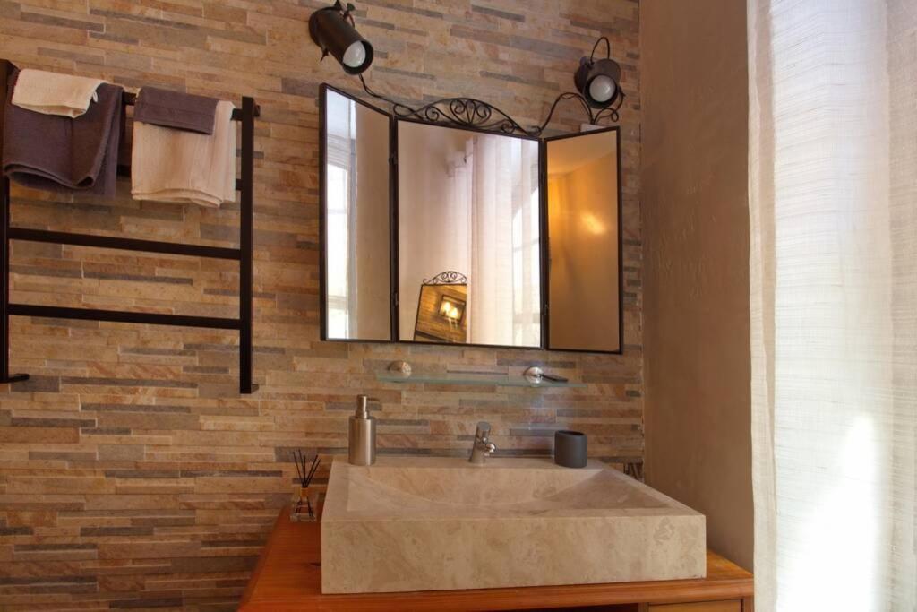 Les Secrets d'Alcôve, nuitées Romantiques avec SPA Aix-en-Provence Esterno foto