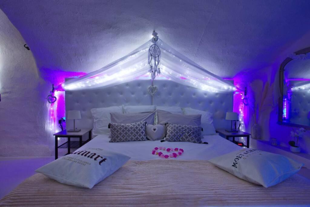 Les Secrets d'Alcôve, nuitées Romantiques avec SPA Aix-en-Provence Esterno foto