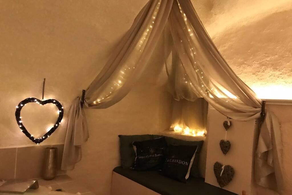 Les Secrets d'Alcôve, nuitées Romantiques avec SPA Aix-en-Provence Esterno foto