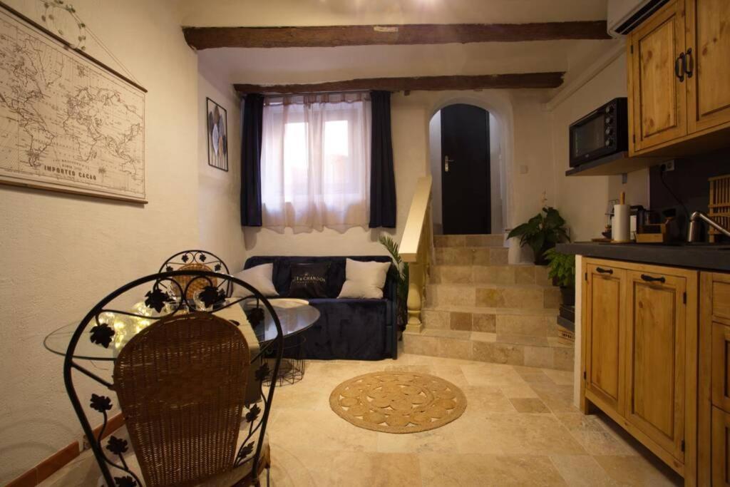 Les Secrets d'Alcôve, nuitées Romantiques avec SPA Aix-en-Provence Esterno foto